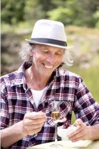 I mitt kök – Peter Streijffert lagar moussaka & vi tipsar om ett gott Rhônevin