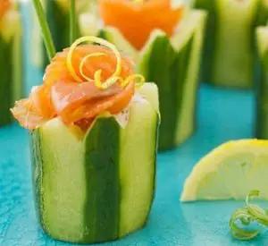 Elegant hors d’ouvres serveras till en snygg vit Bourgogne