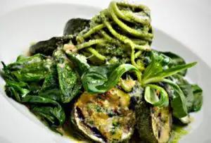 Sommargrön ärtpesto & rött veganvin