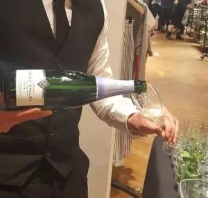 Steven Spurrier lanserar Englands första Crémant