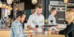 När vingästen blir irriterad på restaurang!