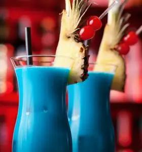 Veckans cocktail – tropiska Blue Hawaii