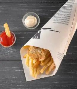 Fredagsmys: krispig fish and chips med pilsner