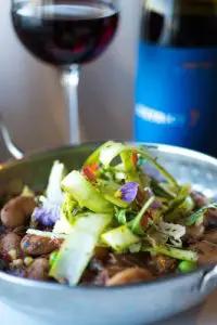 Matthews Rabbit Cassoulet med Pinot Noir