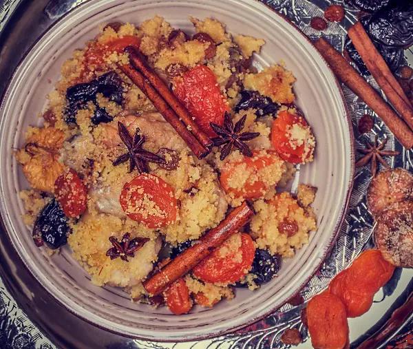 tagine maträtten med couscpus
