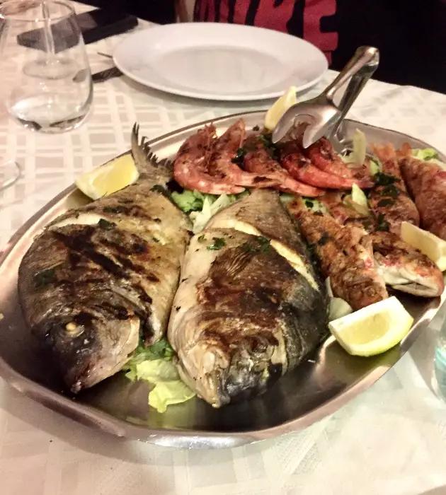 Vi bjuder på vintips och goda recept från Sicilien!