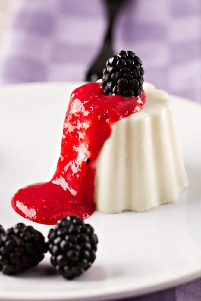 Himmelskt god vit chokladpannacotta och ett dessertvin som doftar honung