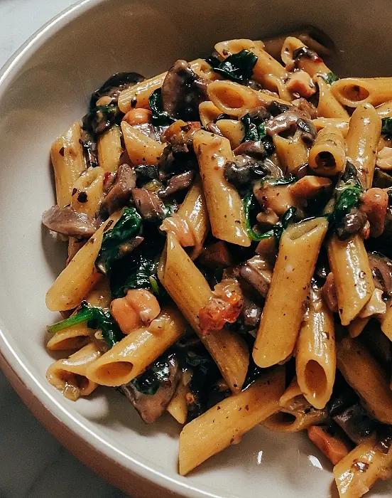 Röda Blaufränkisch med svamp stroganoff!